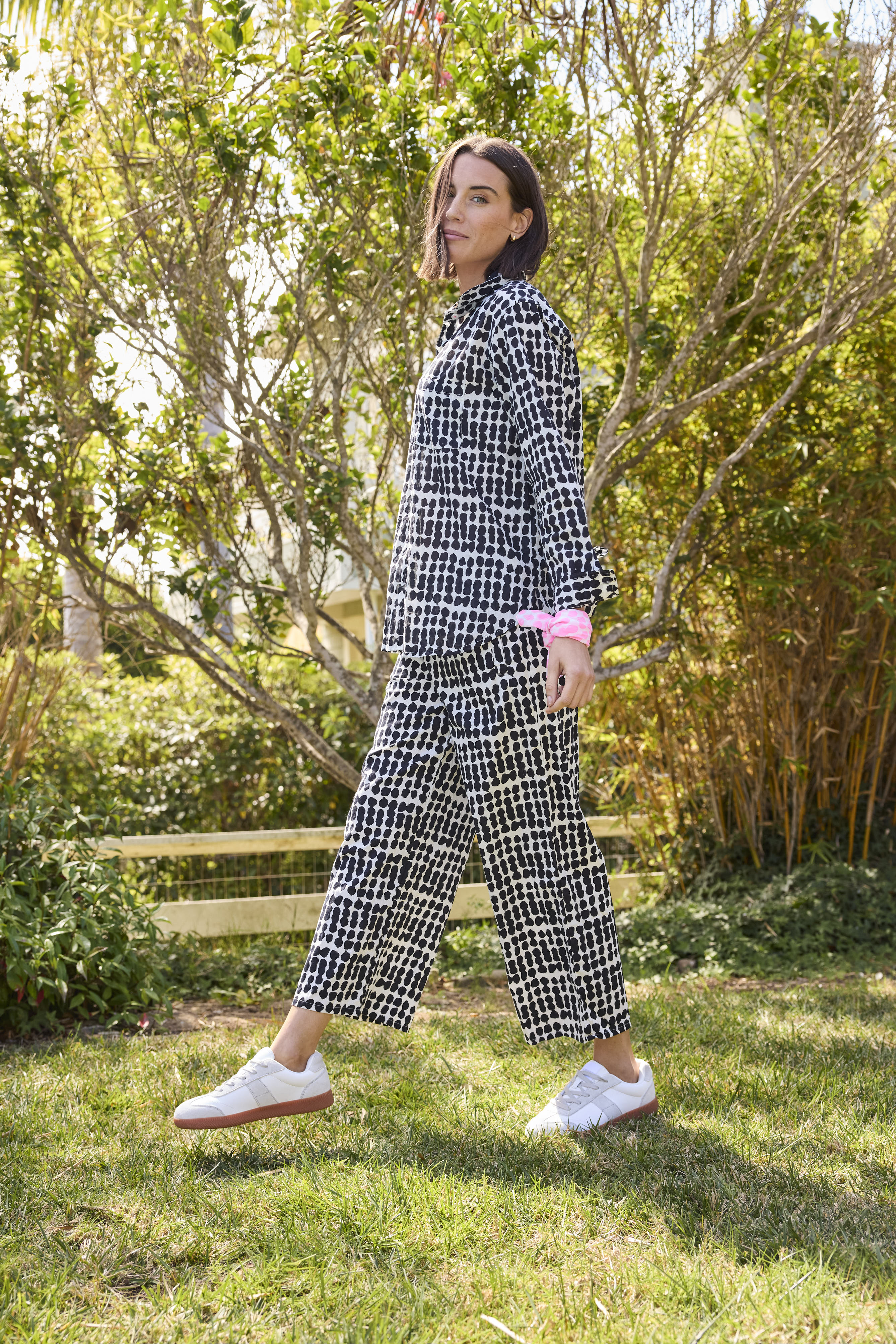 Good Boyfriend Shirt - Messy Dots Black