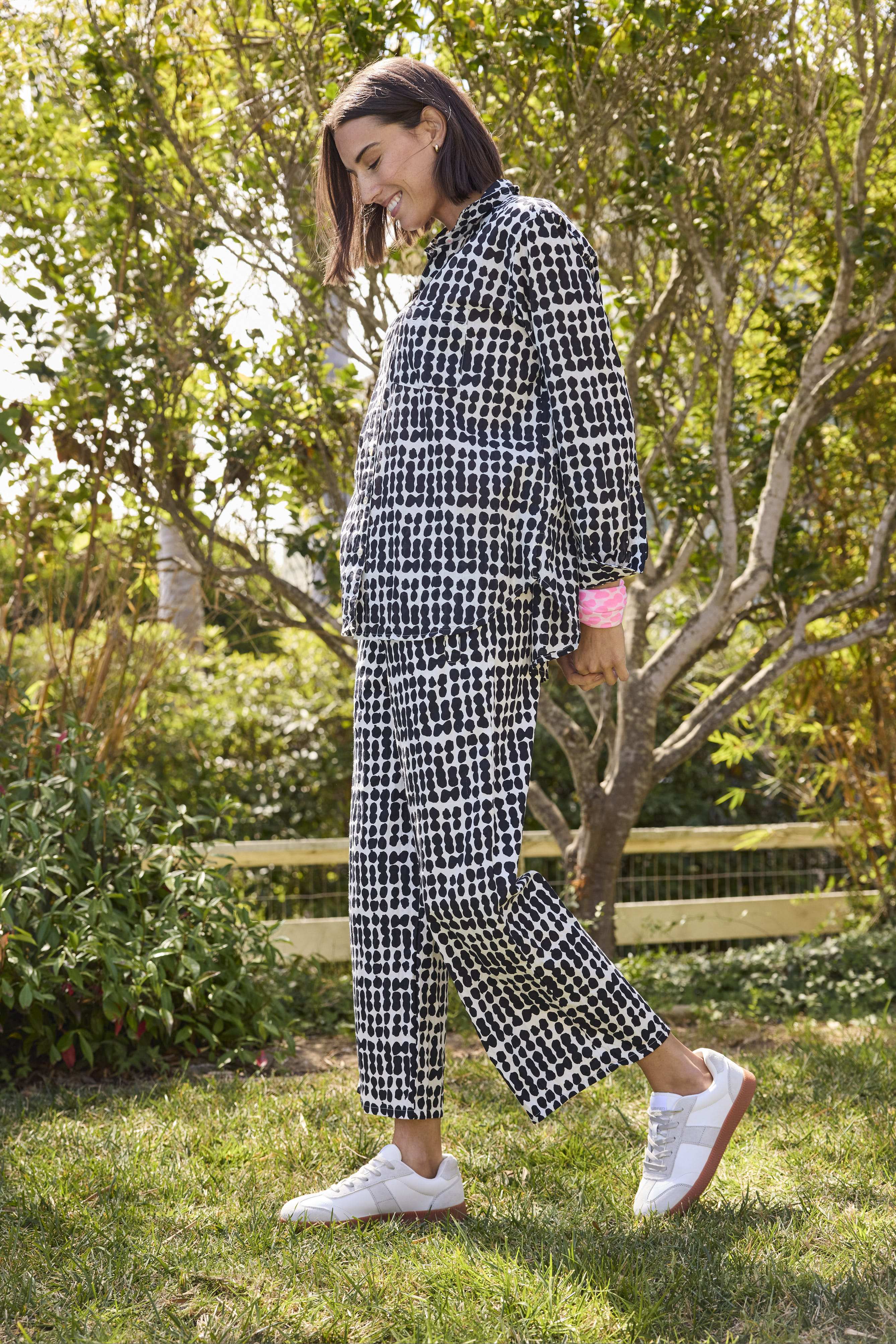 Good Boyfriend Shirt - Messy Dots Black