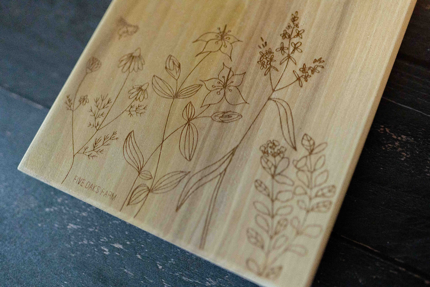Hardwood vertical cutting board with upright bread support — Five Oaks Farm
