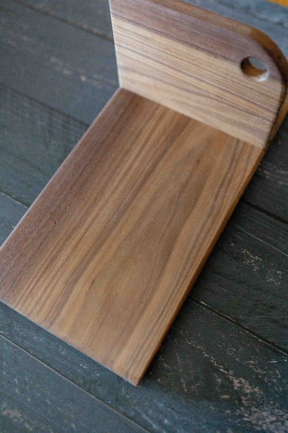 Hardwood vertical cutting board with upright bread support — Five Oaks Farm