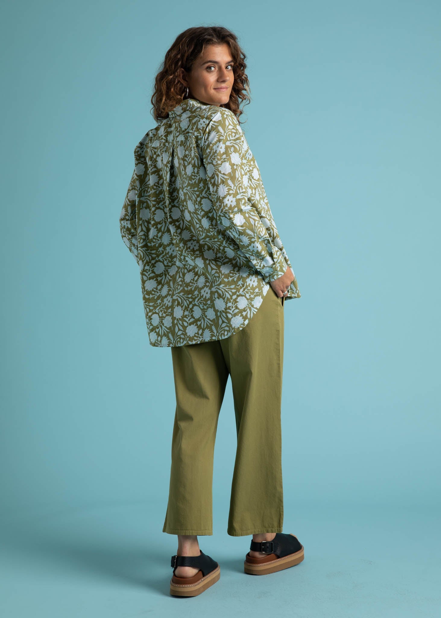 Good Boyfriend Shirt - Floral Escape Olive Oil & Cerulean